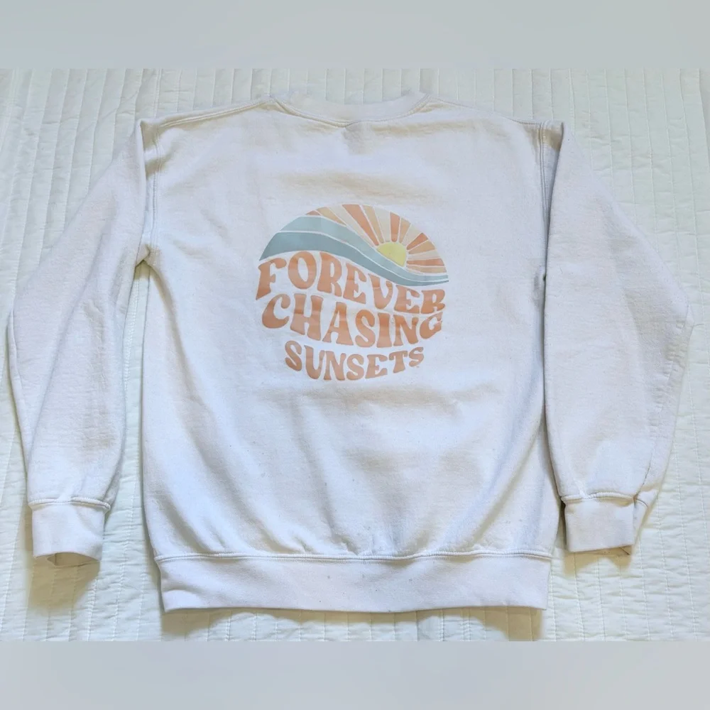 Gildan White Graphic Crew Neck Sweatshirt with Sunset Design Size S - Picture 4 of 7